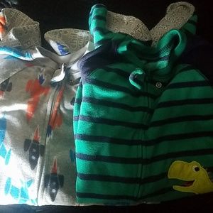 5T  2 pair carter zip up pjs like new